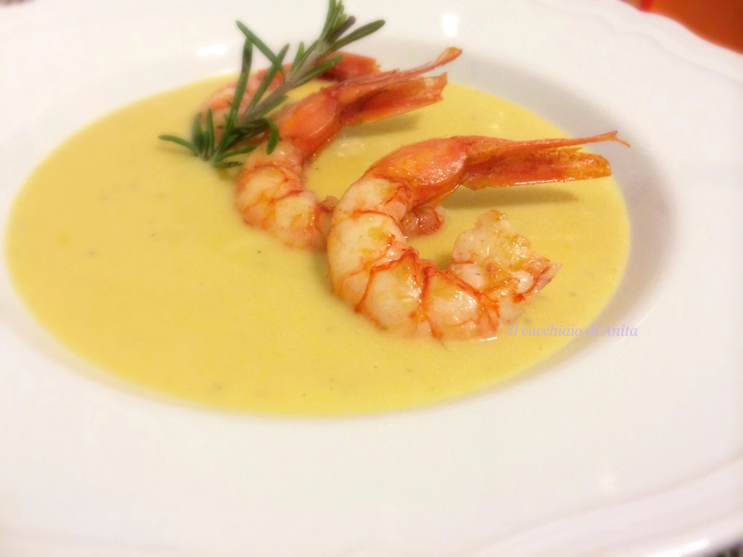Vellutata di ceci e cannellini con gamberoni al rosmarino – Foodie Allure